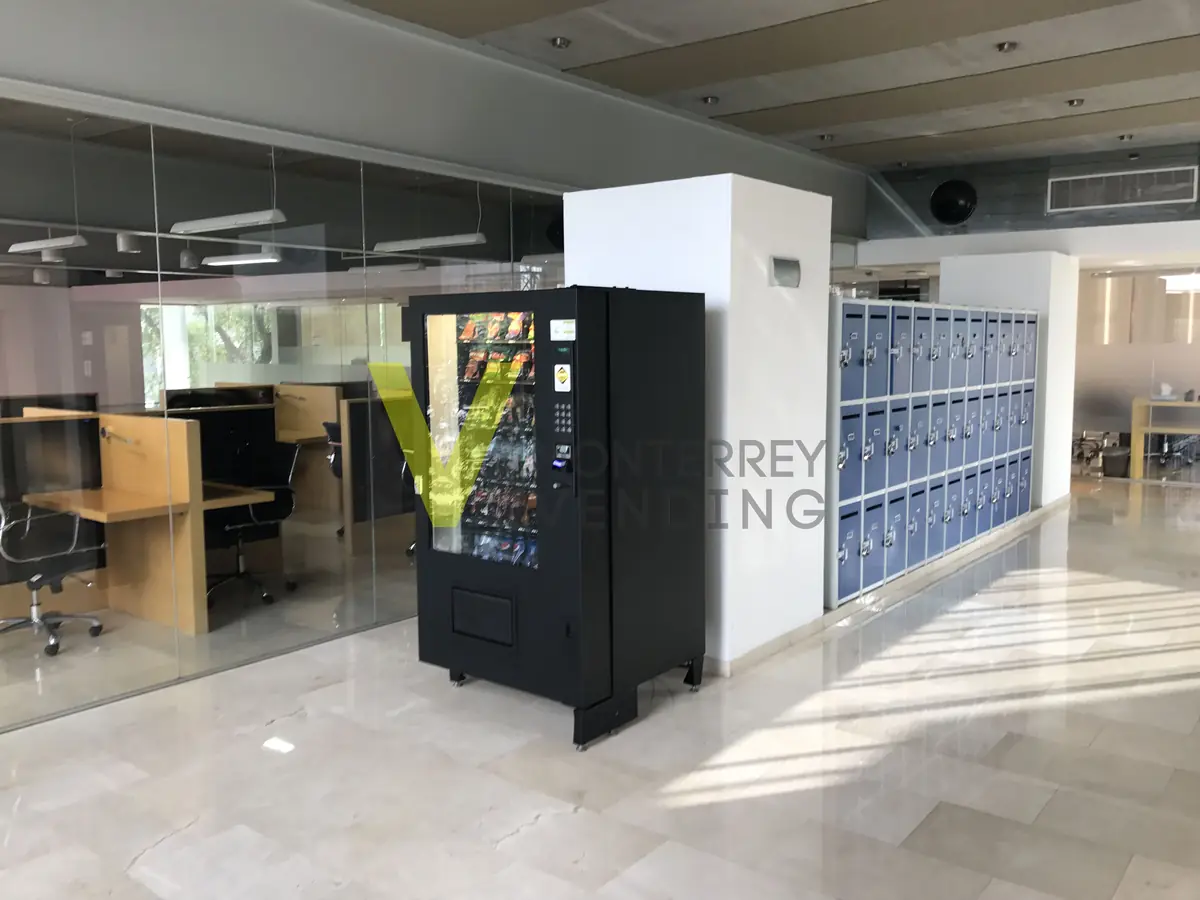 Máquina vending instalada en una oficina corporativa